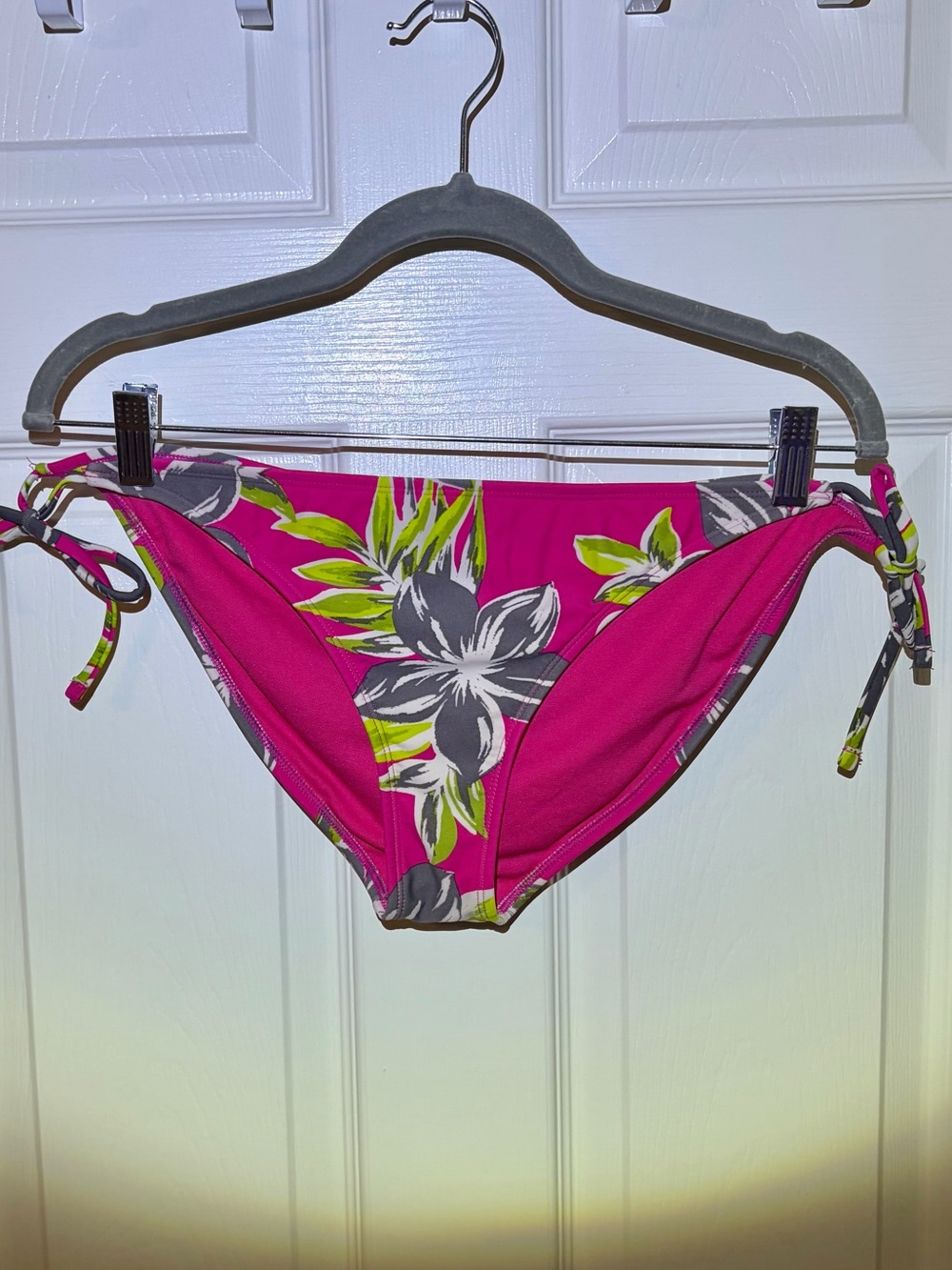 Xhilaration Vibrant Hot Pink Tropical Floral Side Tie Bikini Bottoms. XL